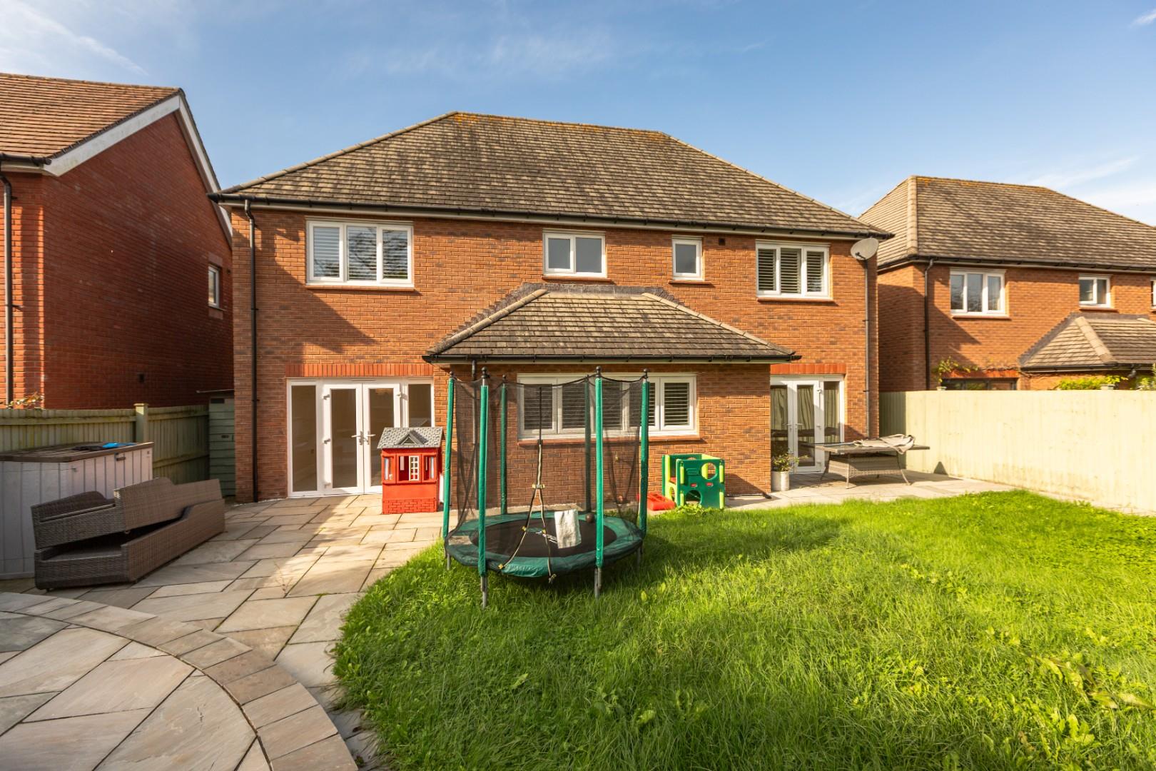 White Knight Gardens, Bishopston, Swansea, SA3 3DR